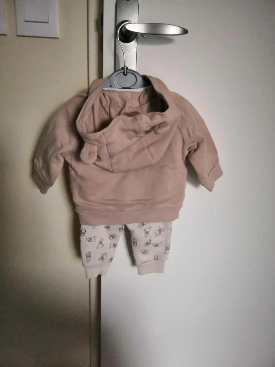 Ensemble 3 pièces (sweat+pantalon+tee-shirt) Winnie 3 mois Disney Kiabi – photo 2